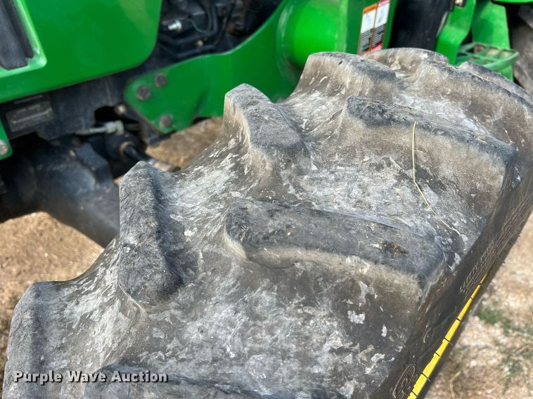 image for item NA9026 2004 John Deere 5420  MFWD tractor