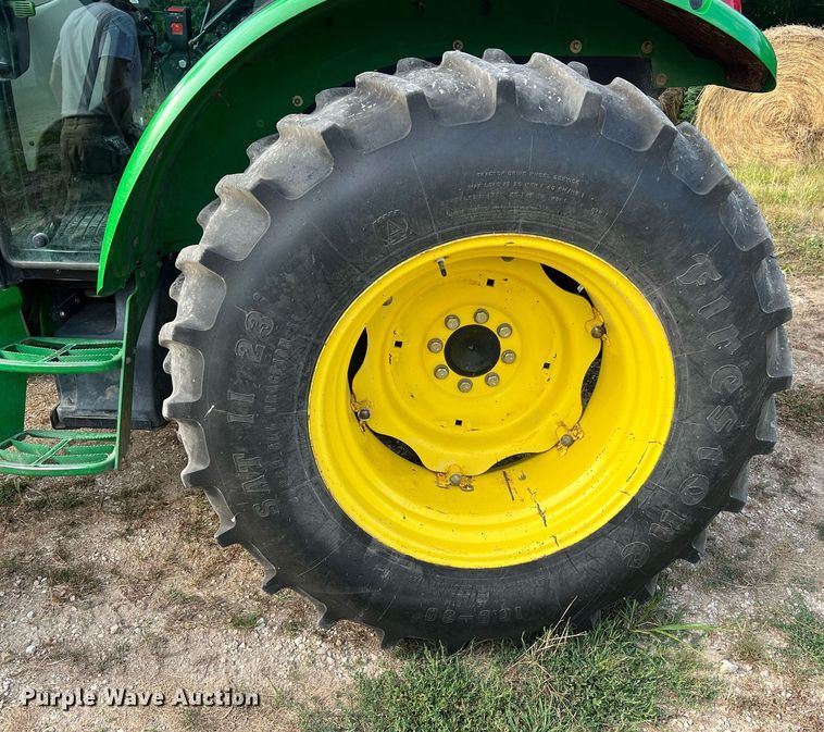 image for item NA9026 2004 John Deere 5420  MFWD tractor