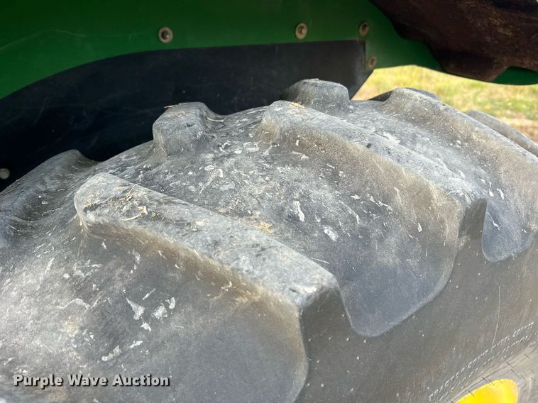 image for item NA9026 2004 John Deere 5420  MFWD tractor