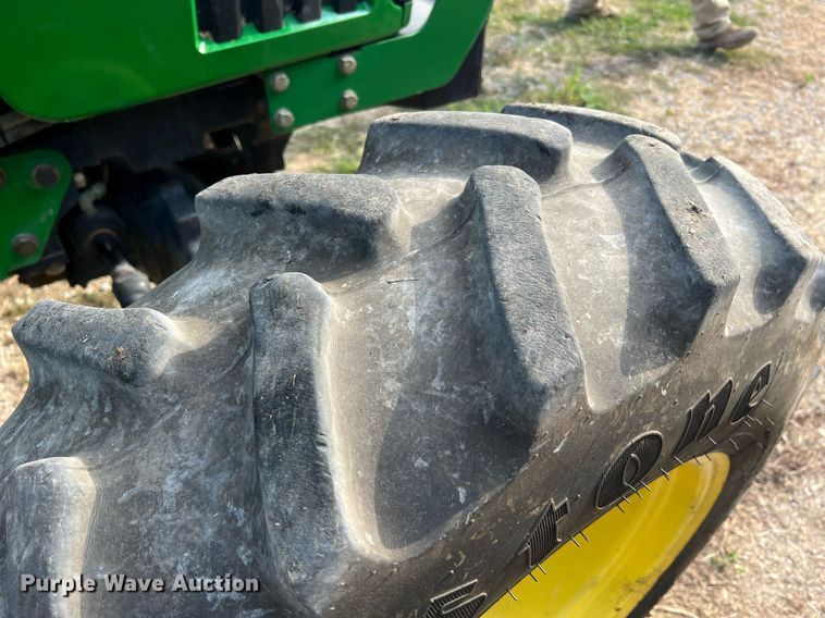 image for item NA9026 2004 John Deere 5420  MFWD tractor