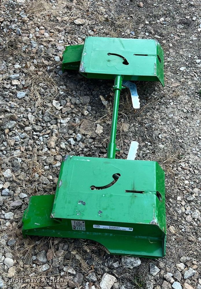 image for item NA9027 HLA BOQF10JD440540  skid steer adapter plate