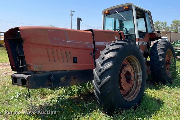 image for item NB9111 International Harvester 3588  4WD tractor