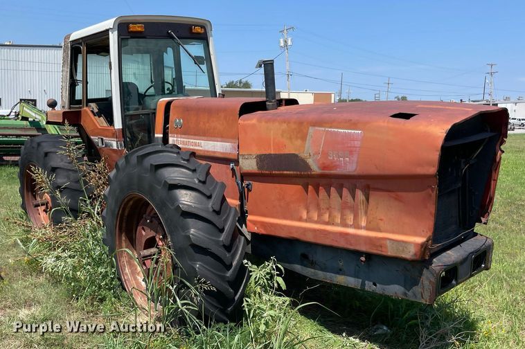 image for item NB9111 International Harvester 3588  4WD tractor