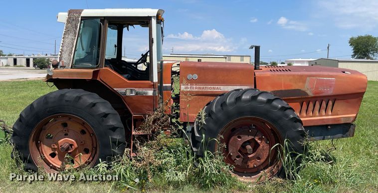 image for item NB9111 International Harvester 3588  4WD tractor