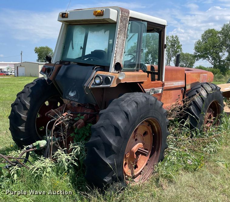 image for item NB9111 International Harvester 3588  4WD tractor