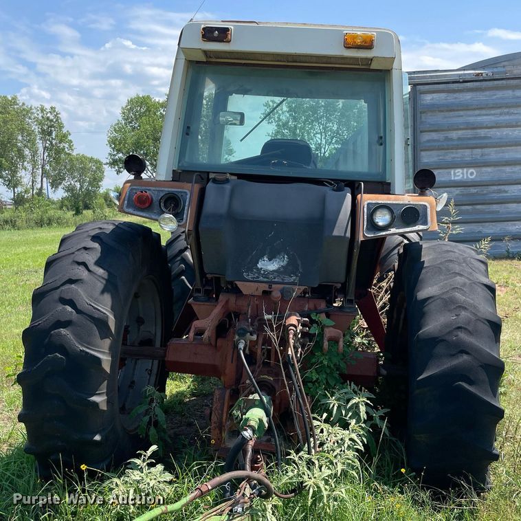 image for item NB9111 International Harvester 3588  4WD tractor