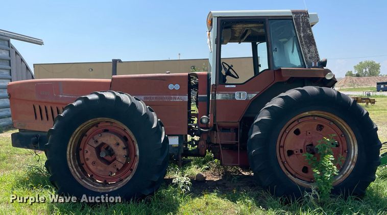 image for item NB9111 International Harvester 3588  4WD tractor