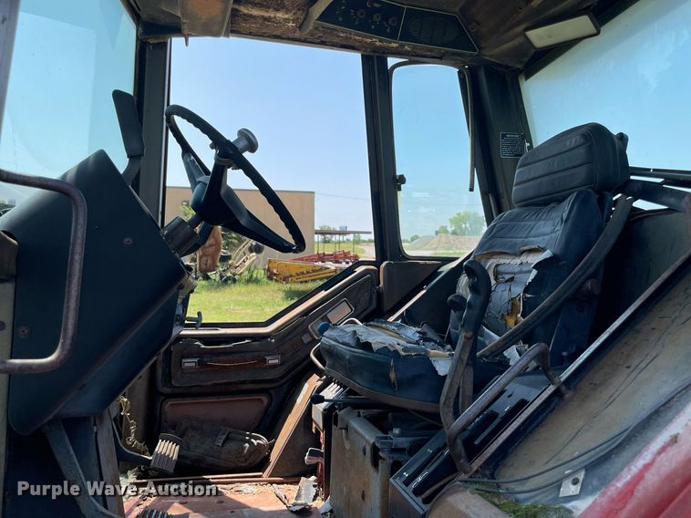 image for item NB9111 International Harvester 3588  4WD tractor