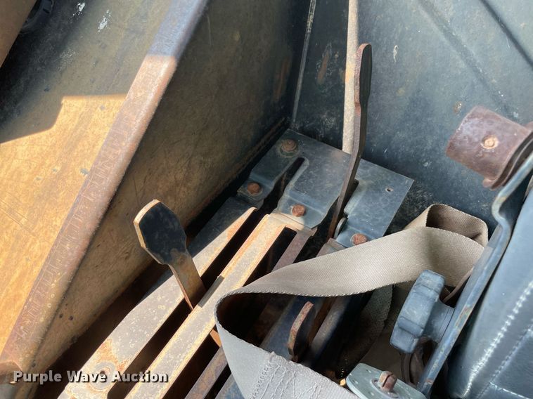 image for item NB9111 International Harvester 3588  4WD tractor