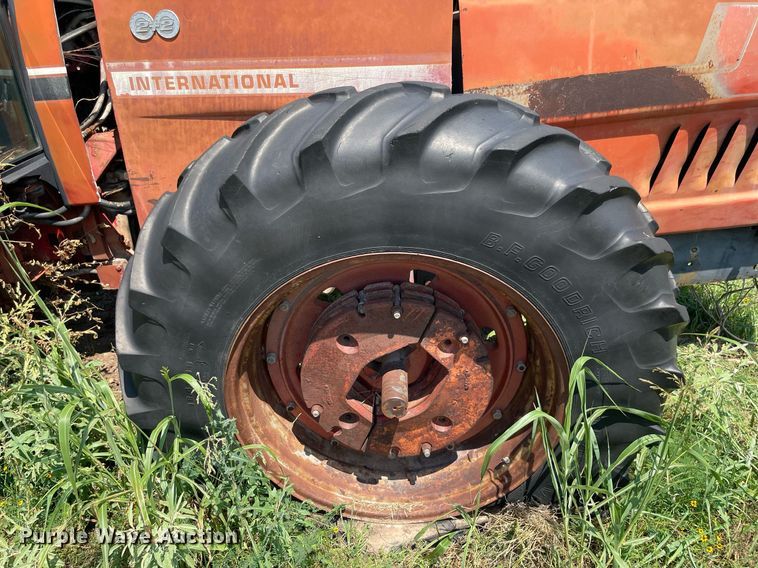 image for item NB9111 International Harvester 3588  4WD tractor