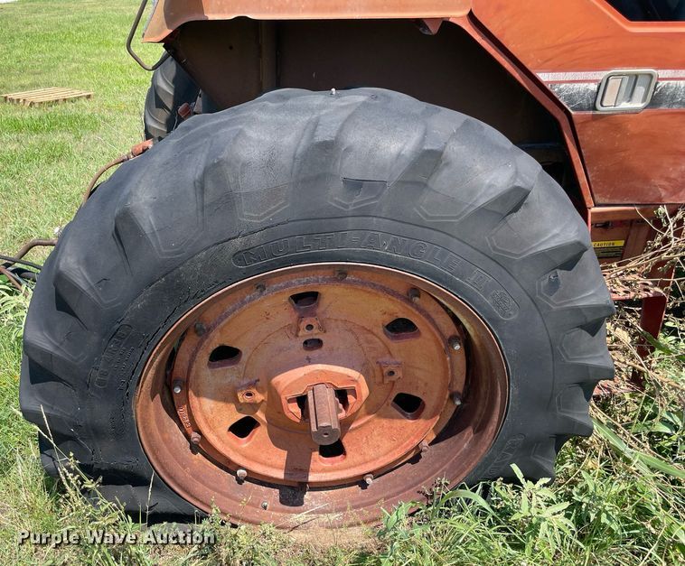 image for item NB9111 International Harvester 3588  4WD tractor