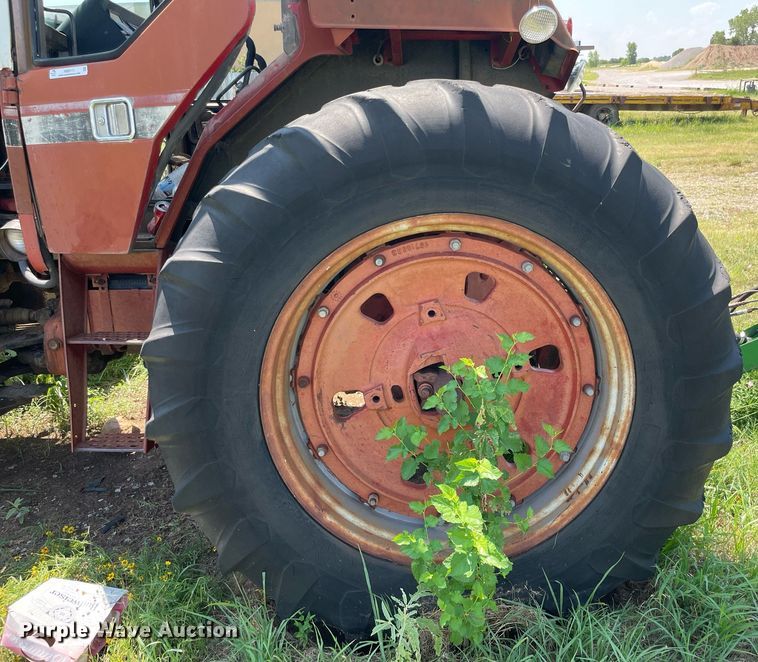 image for item NB9111 International Harvester 3588  4WD tractor