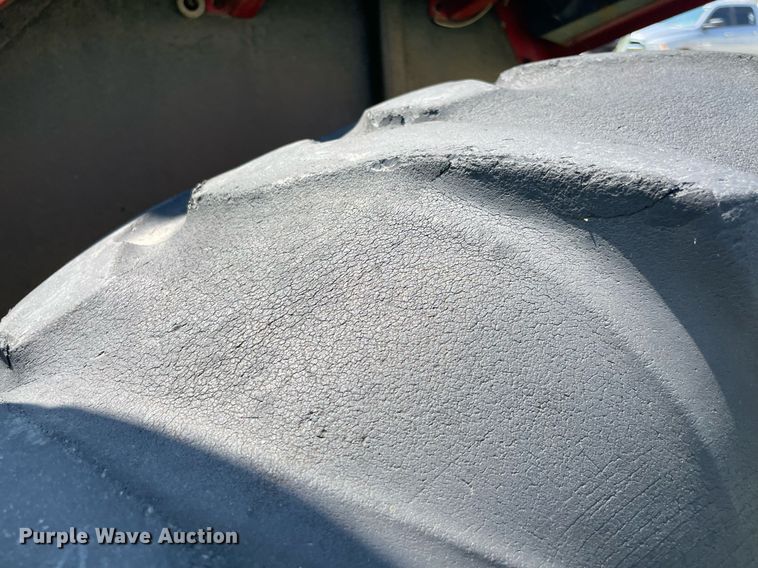 image for item NB9111 International Harvester 3588  4WD tractor