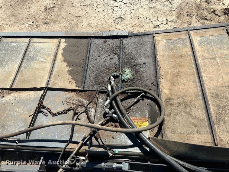 image for item NM9307 AGCO  hay merger