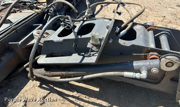 image for item NM9307 AGCO  hay merger