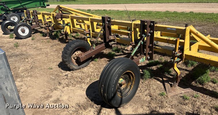 image for item NM9313 Row crop cultivator