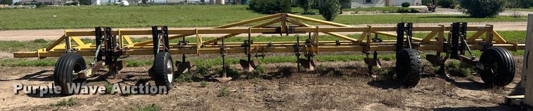 image for item NM9313 Row crop cultivator