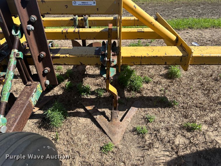 image for item NM9313 Row crop cultivator