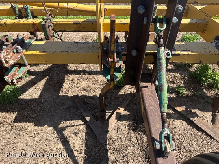 image for item NM9313 Row crop cultivator