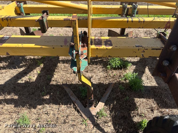 image for item NM9313 Row crop cultivator