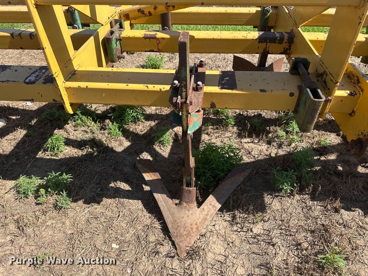 image for item NM9313 Row crop cultivator