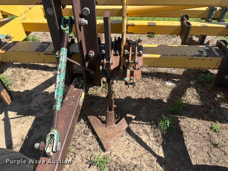 image for item NM9313 Row crop cultivator