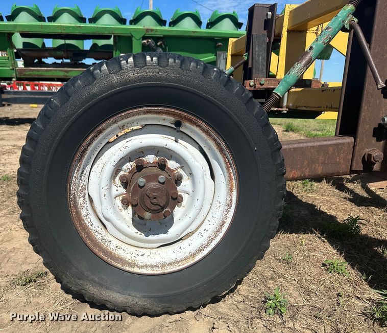 image for item NM9313 Row crop cultivator