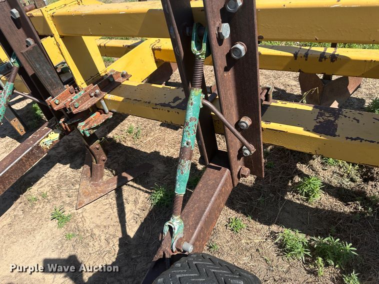 image for item NM9313 Row crop cultivator