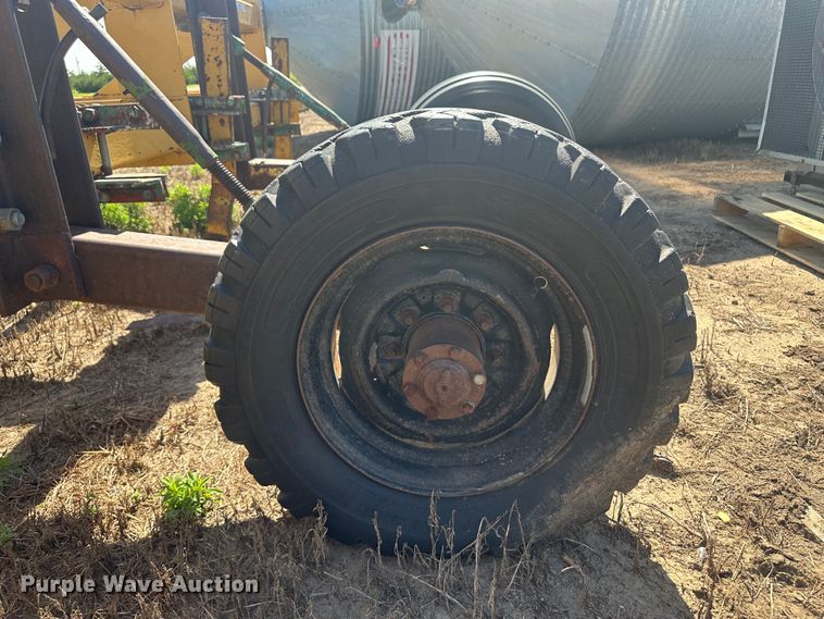 image for item NM9313 Row crop cultivator