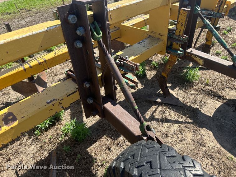 image for item NM9313 Row crop cultivator