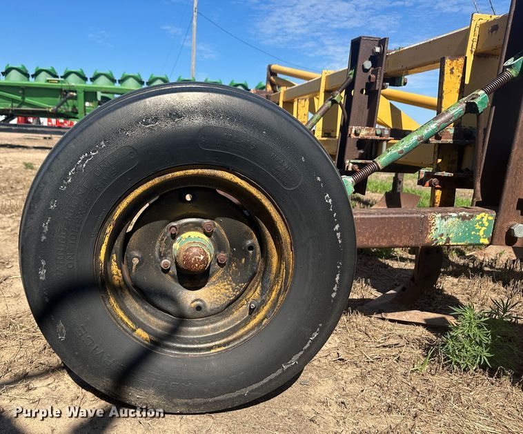 image for item NM9313 Row crop cultivator