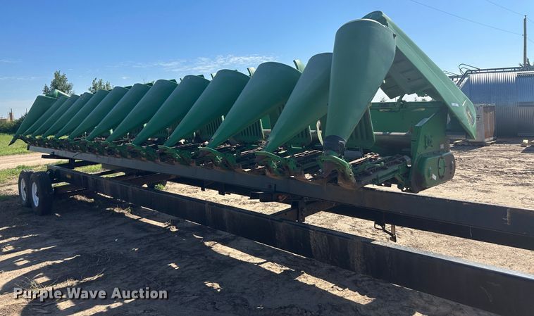 image for item NM9315 1998 John Deere 1293  corn head