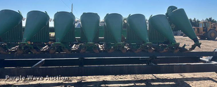 image for item NM9315 1998 John Deere 1293  corn head