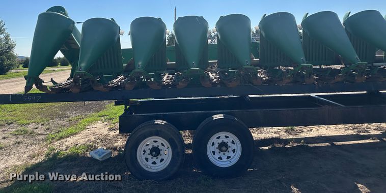 image for item NM9315 1998 John Deere 1293  corn head