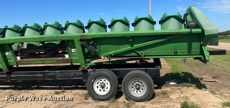 image for item NM9315 1998 John Deere 1293  corn head