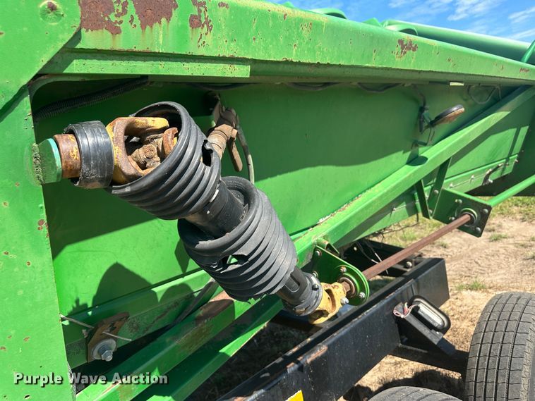 image for item NM9315 1998 John Deere 1293  corn head