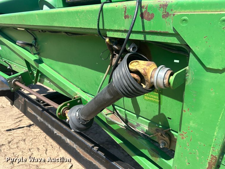 image for item NM9315 1998 John Deere 1293  corn head