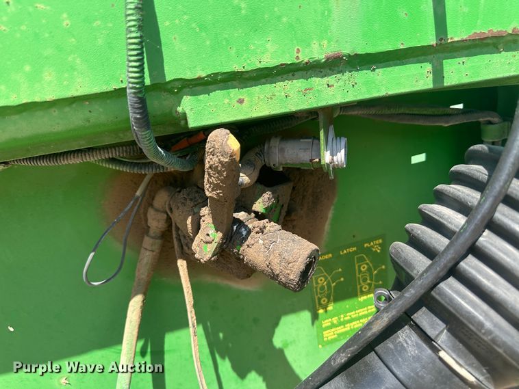 image for item NM9315 1998 John Deere 1293  corn head