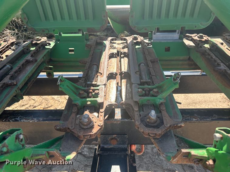 image for item NM9315 1998 John Deere 1293  corn head