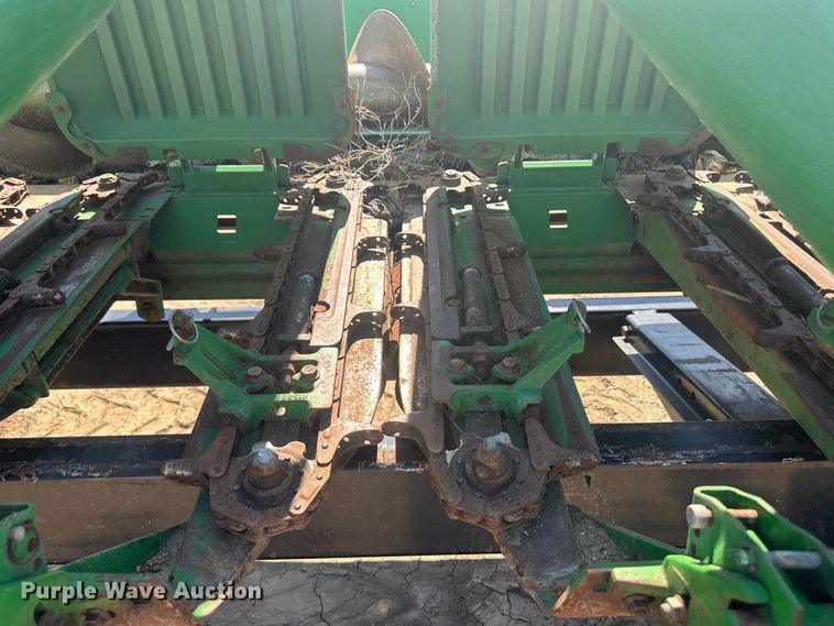 image for item NM9315 1998 John Deere 1293  corn head