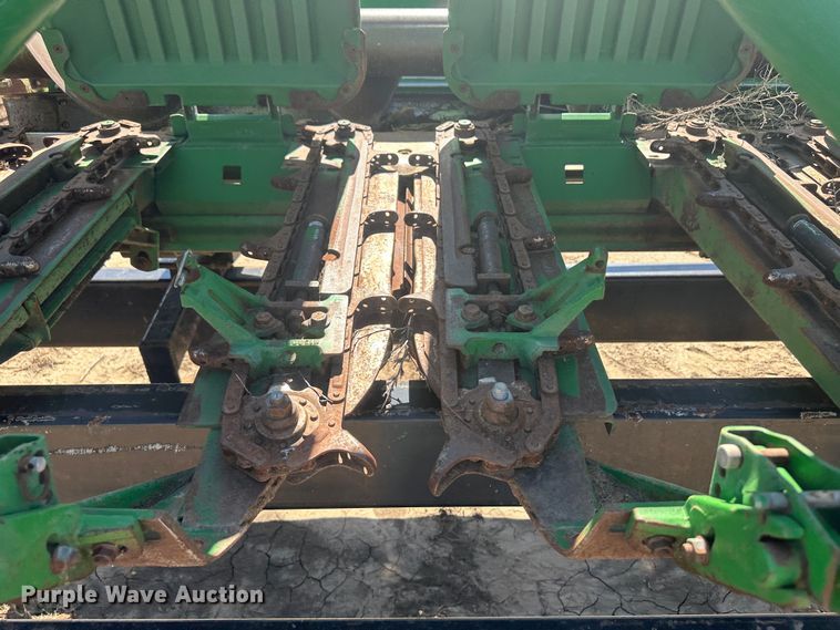 image for item NM9315 1998 John Deere 1293  corn head