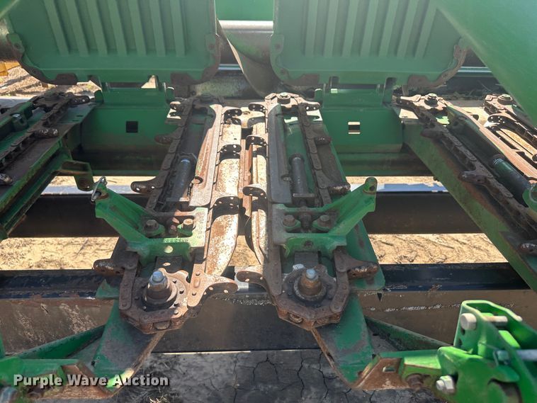 image for item NM9315 1998 John Deere 1293  corn head