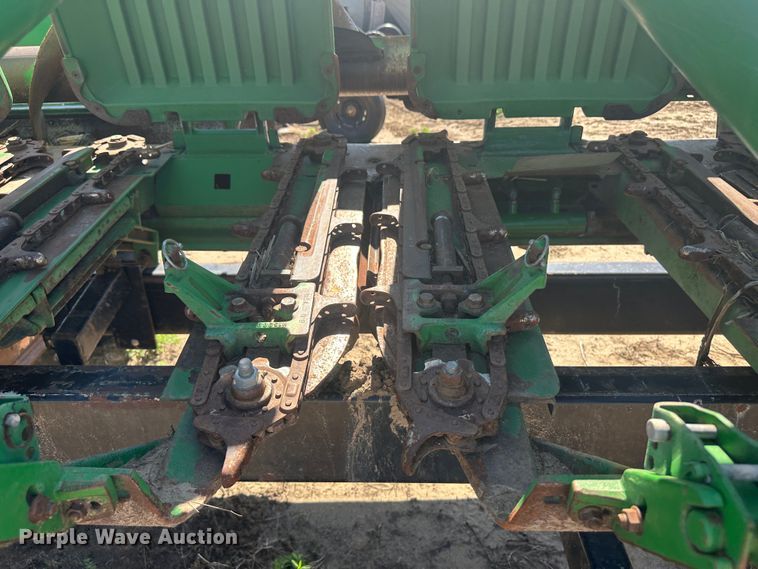 image for item NM9315 1998 John Deere 1293  corn head