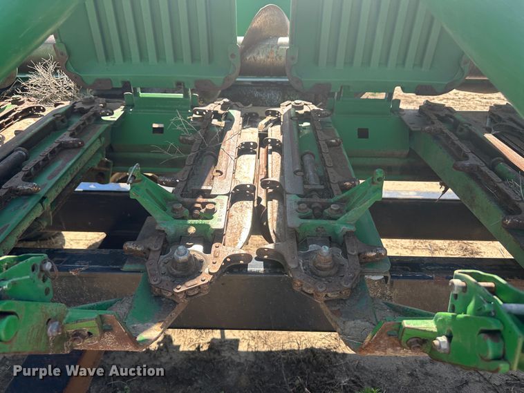 image for item NM9315 1998 John Deere 1293  corn head