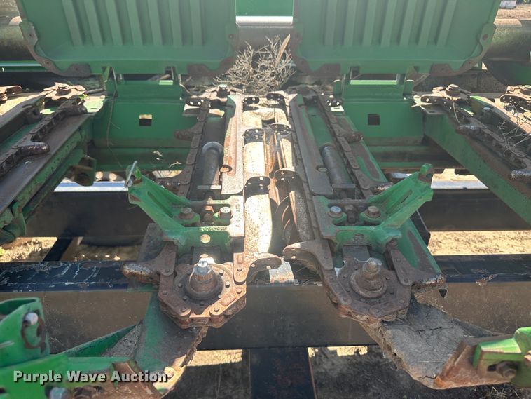 image for item NM9315 1998 John Deere 1293  corn head