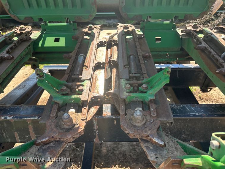 image for item NM9315 1998 John Deere 1293  corn head