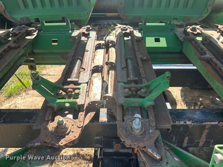 image for item NM9315 1998 John Deere 1293  corn head