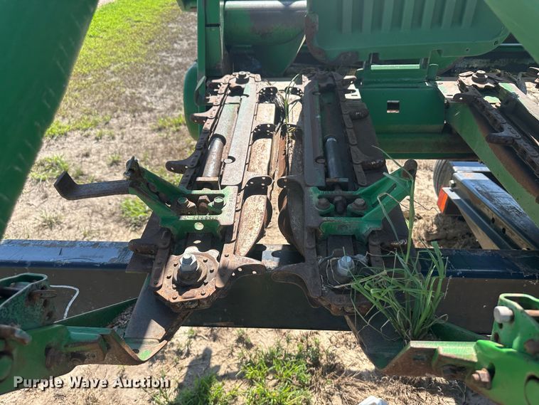 image for item NM9315 1998 John Deere 1293  corn head