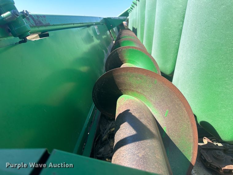 image for item NM9315 1998 John Deere 1293  corn head