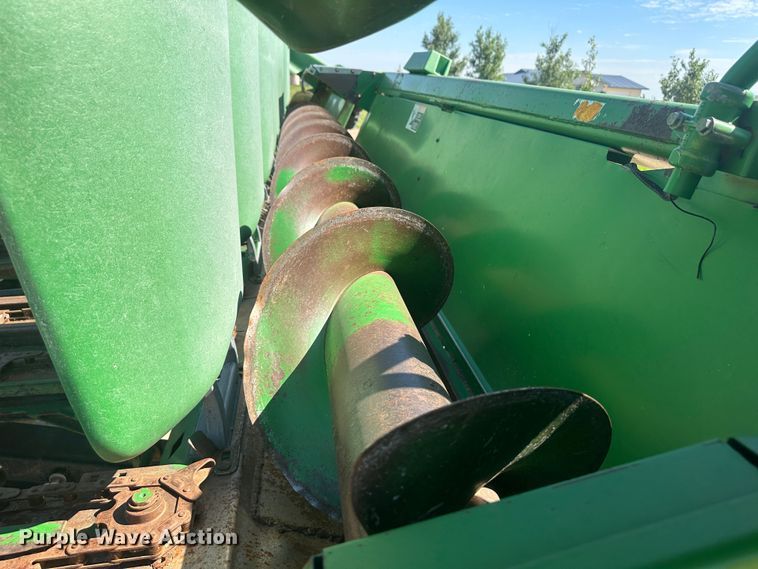 image for item NM9315 1998 John Deere 1293  corn head